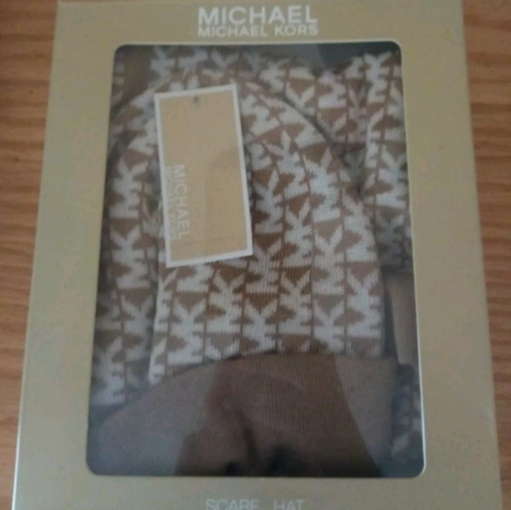 Michael Kors Beige Hat & Scarf Set